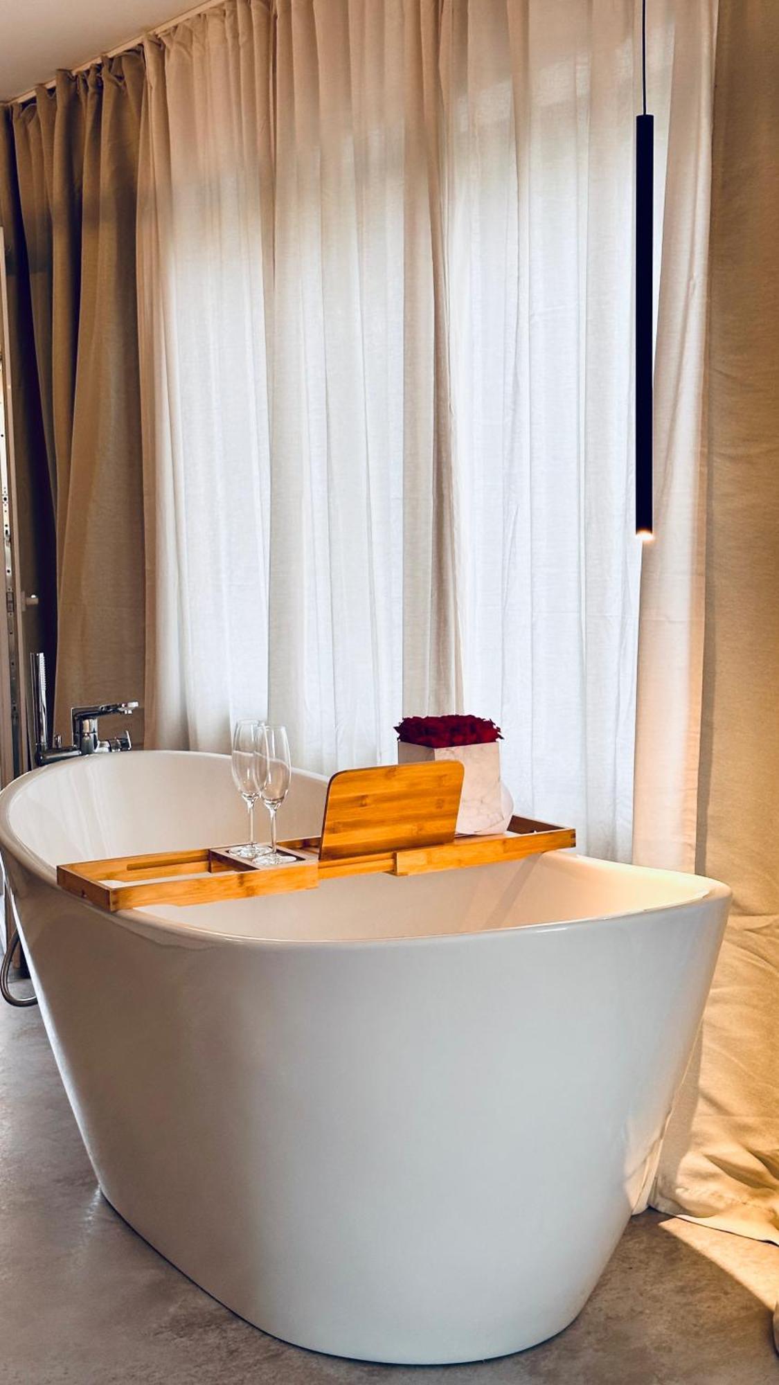 Leonardo Wuerzburg I Freistehende Badwanne Apartman Kültér fotó